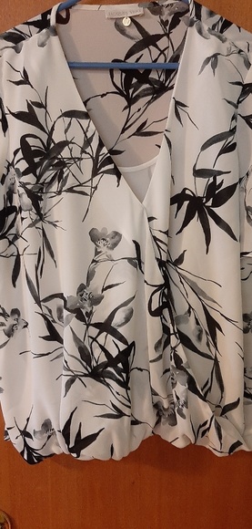 Tops - Picture 4 of 6